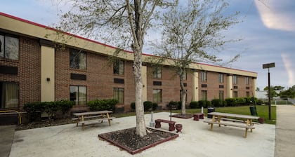 Red Roof Inn & Suites Jacksonville, NC