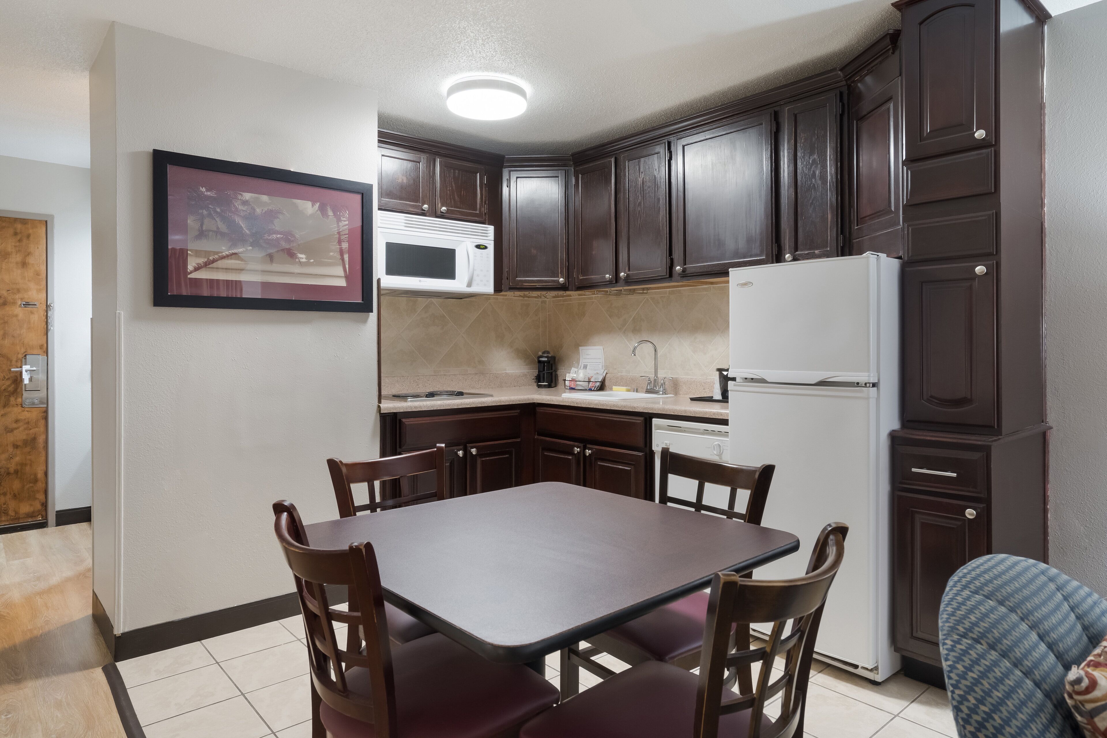 Suite, 2 Queen Beds, Non Smoking, Kitchen (Larger) | Private kitchenette | Microwave, coffee/tea maker