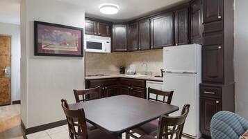 Suite, 2 Queen Beds, Non Smoking, Kitchen (Larger) | Private kitchenette | Microwave, coffee/tea maker
