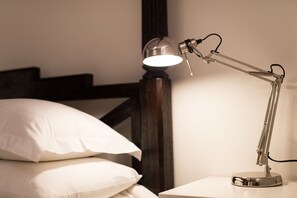 客房, 1 张特大床, 私人浴室 (4 Poster, Room 2) | 折叠床/加床（额外收费）、免费 WiFi