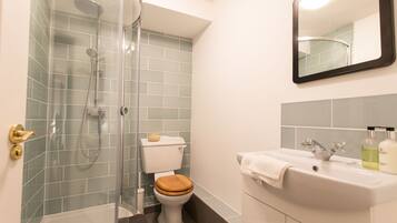 Shower, free toiletries, towels