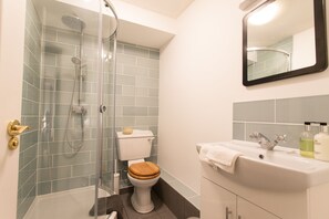 Shower, free toiletries, towels