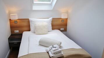 Exclusive-Apartment, 3 Schlafzimmer, zum Garten hin | 1 Schlafzimmer, hochwertige Bettwaren, Minibar, Schreibtisch