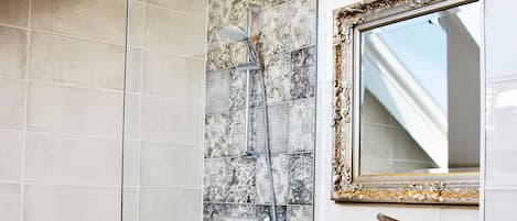 Luxury Double Room, 1 Bedroom, Garden View, Garden Area | Bathroom | Shower, free toiletries, hair dryer, towels