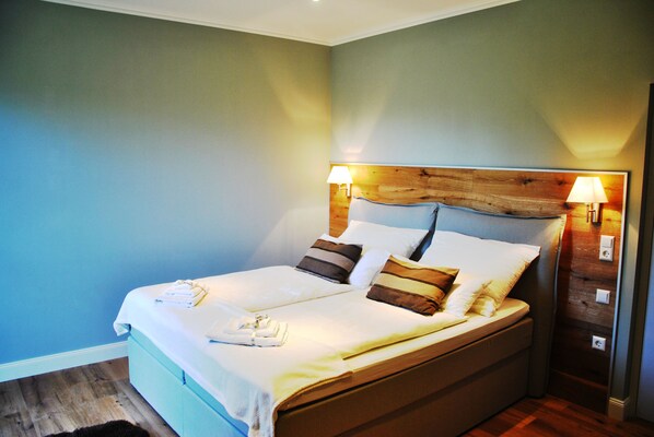 Superior Double Room, 1 Bedroom, Patio, Garden View | 1 bedroom, premium bedding, minibar, desk - Gutshaus beim Zeilinger Schlössl (Knittelfeld)