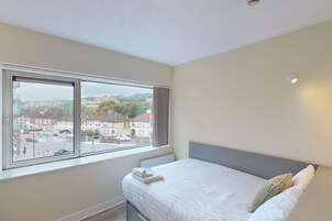 1 bedroom, down comforters, desk, laptop workspace