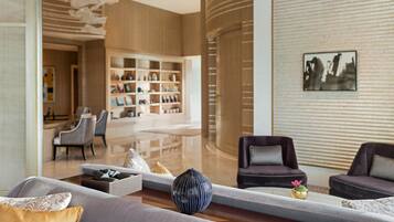 Premier Suite, 1 King Bed | Executive lounge