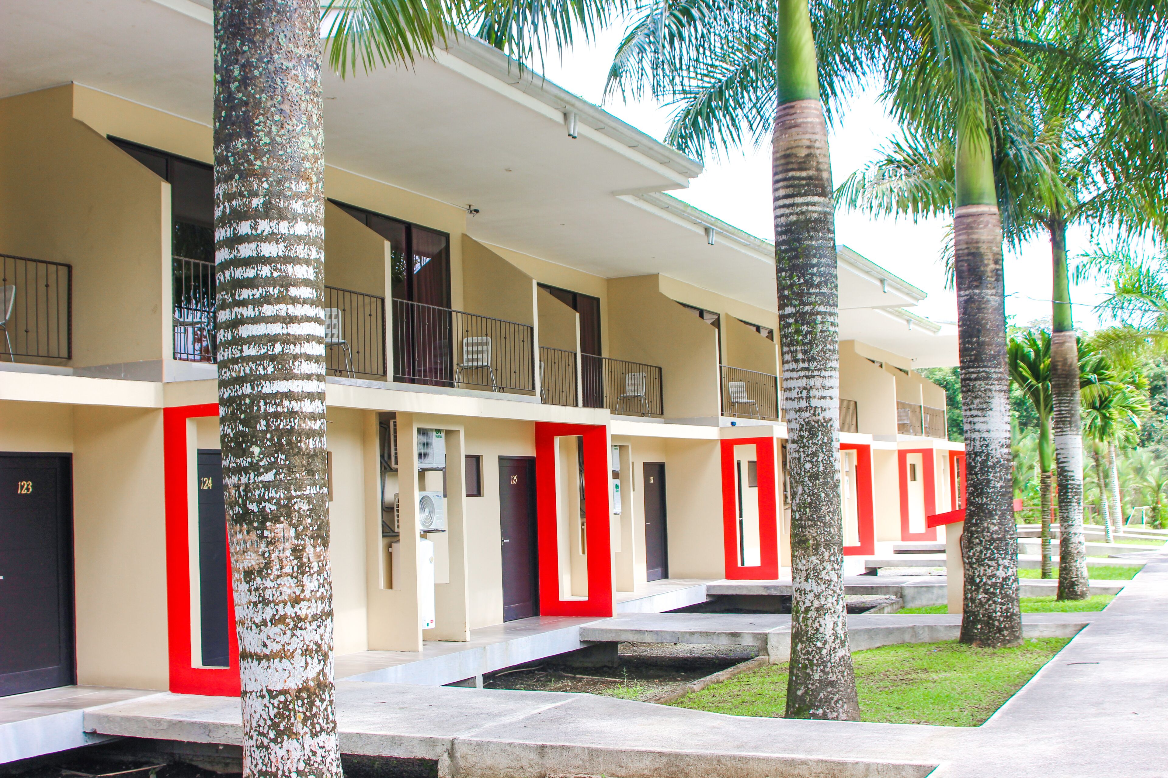 deluxe room, 1 bedroom, accessible, river view | bathroom | shower, free toiletries, bathrobes, bidet