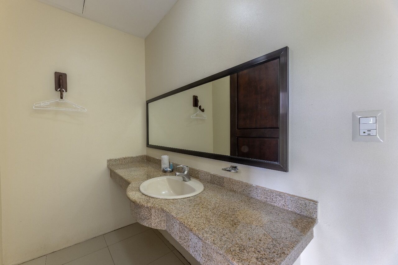 cabin | bathroom | shower, free toiletries, bathrobes, bidet