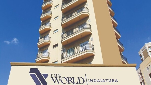 Un edificio de hotel alto con varios balcones y un cartel que dice "The World Indaiatuba".