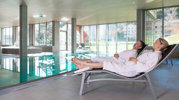 Piscine couverte, piscine extérieure (ouverte en saison)