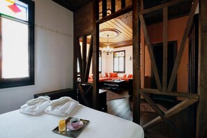 套房, 1 间卧室 | 起居区 | LED 电视