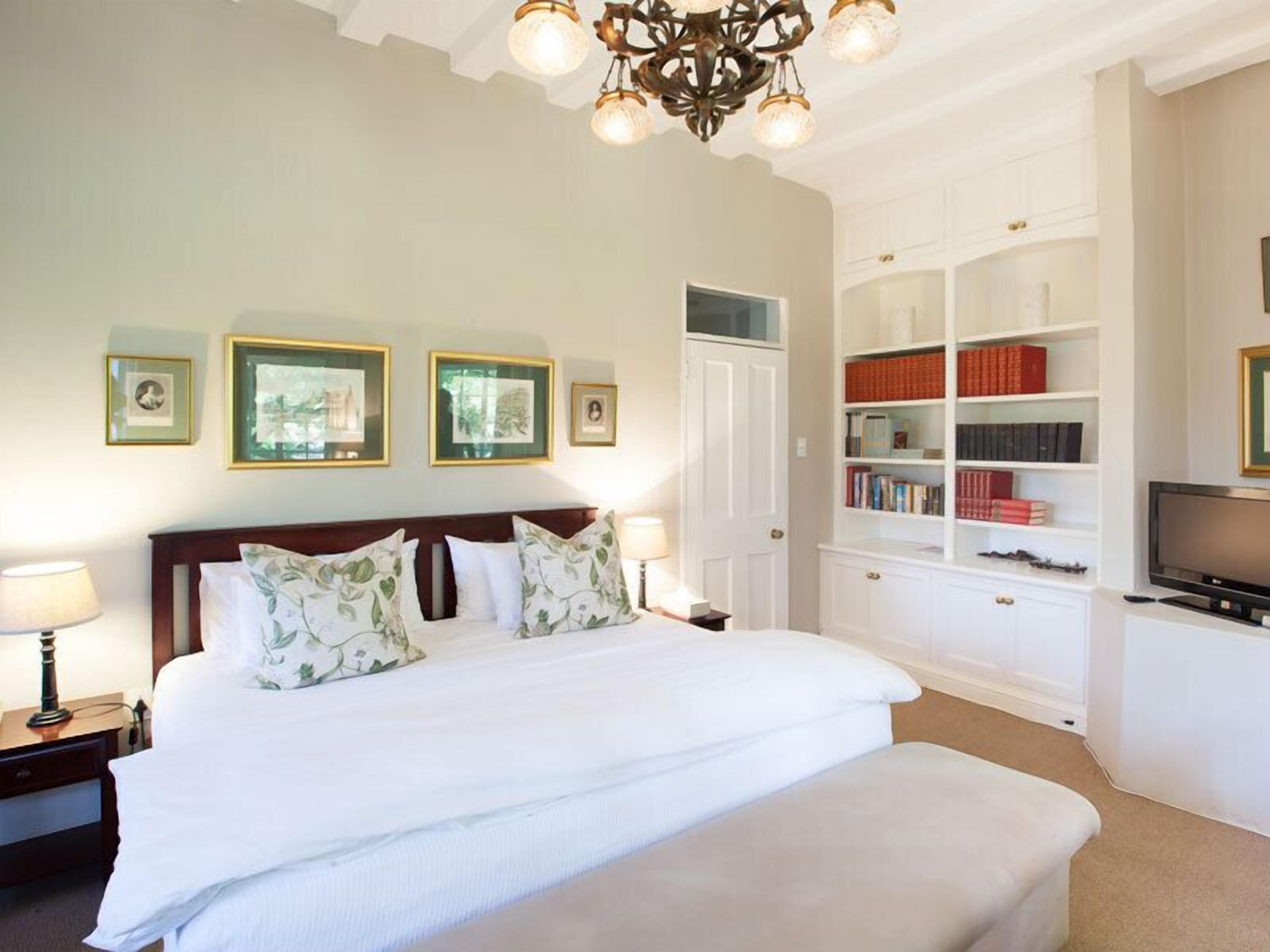 羽绒被、客房内保险箱、特色装修、办公桌