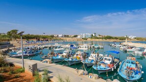 Beach nearby, sun-loungers, beach umbrellas - La Vita Villa 1 (Paralimni)