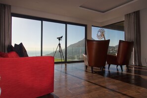 Sea Star Rocks Suite | Premium bedding, free minibar, in-room safe, desk - Sea Star Rocks (Cape Town)