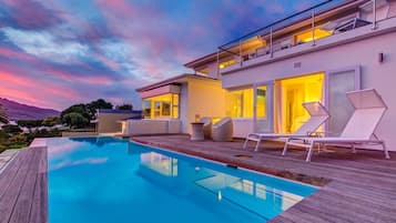 2 ๊ฐ์ ์ผ์ธ ์์์ฅ, ์์์ฅ ํ๋ผ์