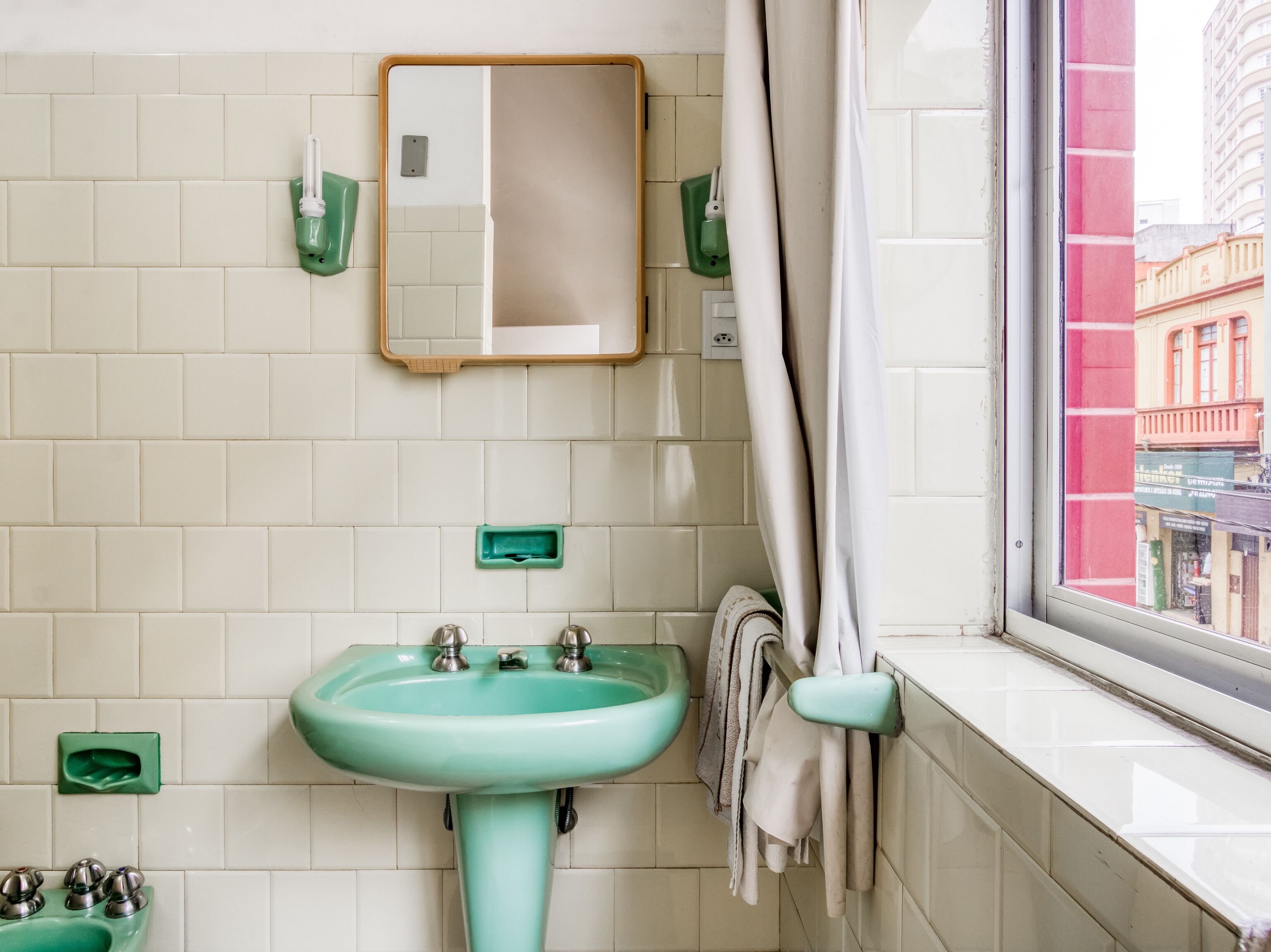 Single Room | Bathroom | Shower, free toiletries, hair dryer, towels