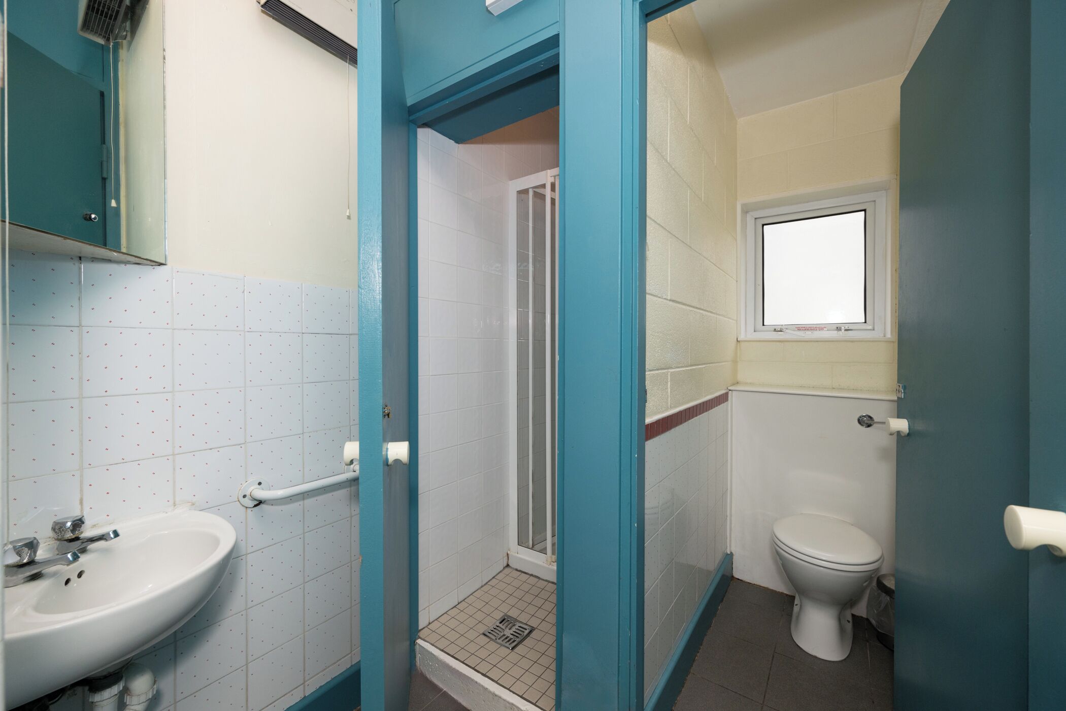 Shower, free toiletries, towels, toilet paper