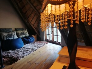 Honeymoon Cabin (Mallard) | Living area | 60-cm flat-screen TV with satellite channels, TV - Hawklee Country House (Fort Nottingham)