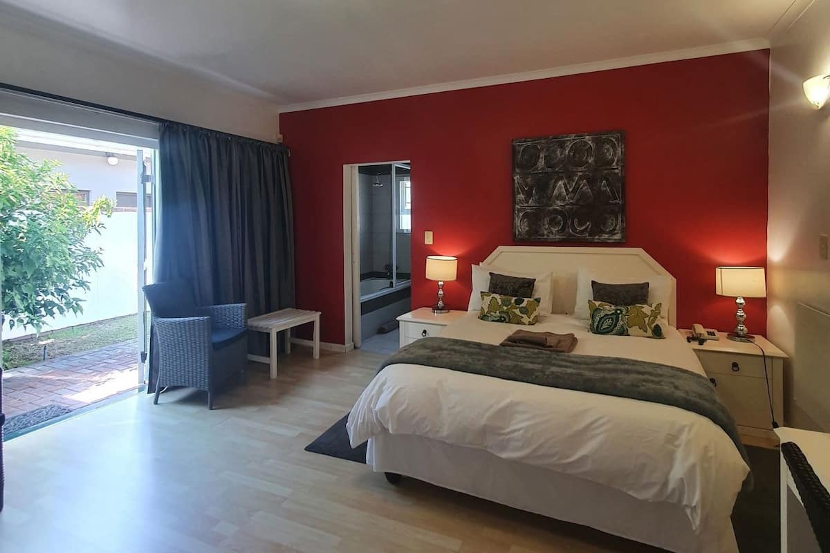 Caja de seguridad en la habitación y escritorio