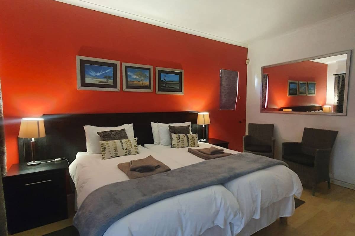 Caja de seguridad en la habitación y escritorio