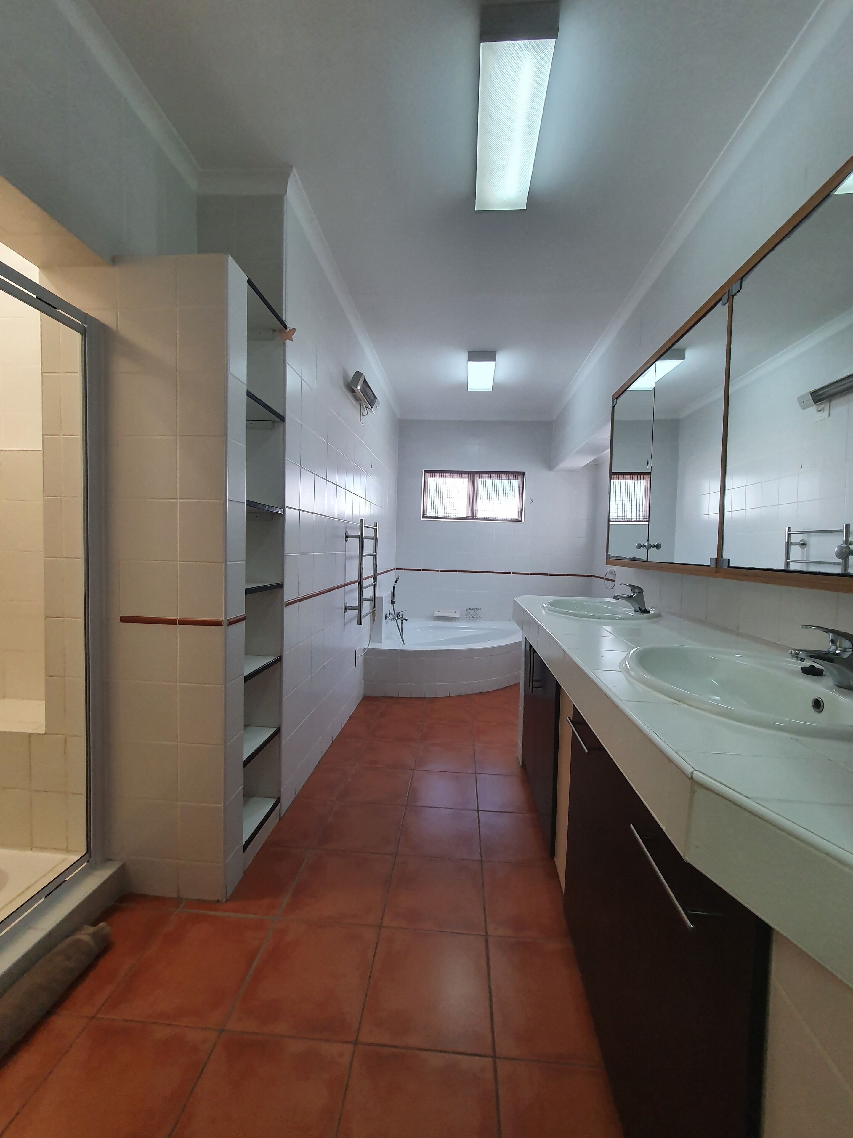 luxury double room | bathroom | towels, soap, shampoo, toilet paper