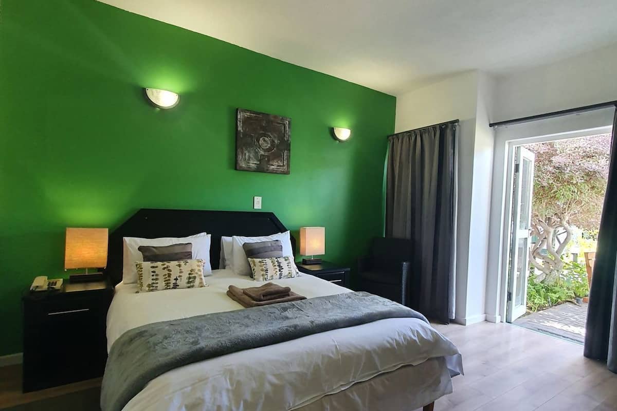 Caja de seguridad en la habitación y escritorio