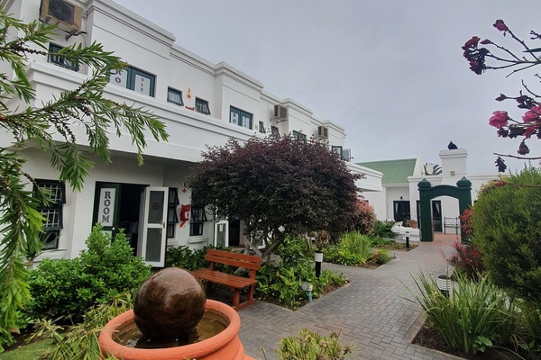 Deluxe Double Room, 1 Queen Bed, Non Smoking, Garden View | Garden view