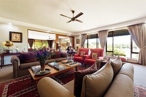 Lounge - Wilderness Manor (Wilderness)
