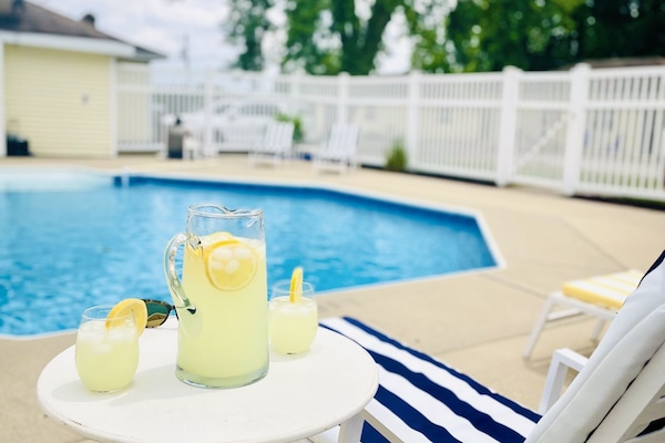 Outdoor pool, sun loungers