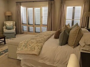 Suite Luxury, patio | 1 camera, biancheria da letto di alta qualità, una scrivania