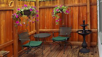 Suite, 1 trĂšs grand lit | Terrasse/Patio