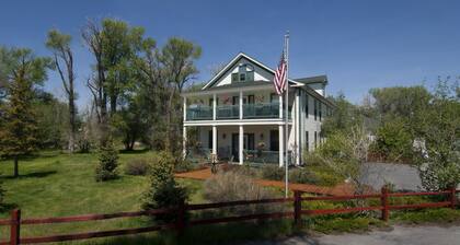 The Historic Elk Mountain Hotel