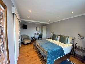 Habitación estándar doble, baño privado, en la zona del jardín | Ropa de cama de alta calidad y decoración individual