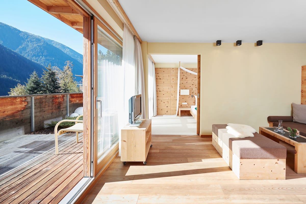 Family Suite, Mountain View | 2 bedrooms, hypo-allergenic bedding, in-room safe, desk