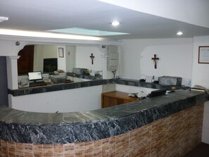 Café da manhã, almoço e jantar; churrasco 