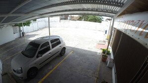 Free self-parking - Hotel Villa Real De Cucuta (San José de Cúcuta)