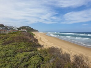 On the beach - Afrovibe Beach Villa (Sedgefield)