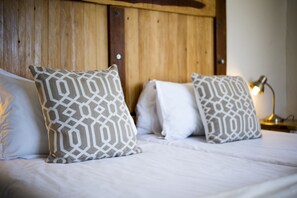 Peralatan tempat tidur premium, Wi-fi percuma, cadar katil