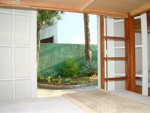 Caja de seguridad en la habitación y decoración personalizada 