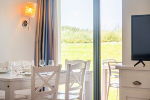 Sistema de insonorización, cunas, wifi gratis y ropa de cama 