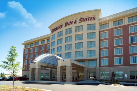 Exterior. Drury Inn & Suites Burlington