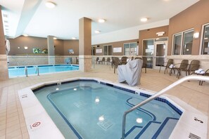 Indoor pool, outdoor pool - Drury Inn & Suites Burlington (Burlington)