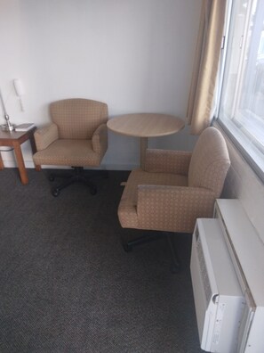 Basic Room, 1 Queen Bed, Non Smoking - Royal Inn (Casper)