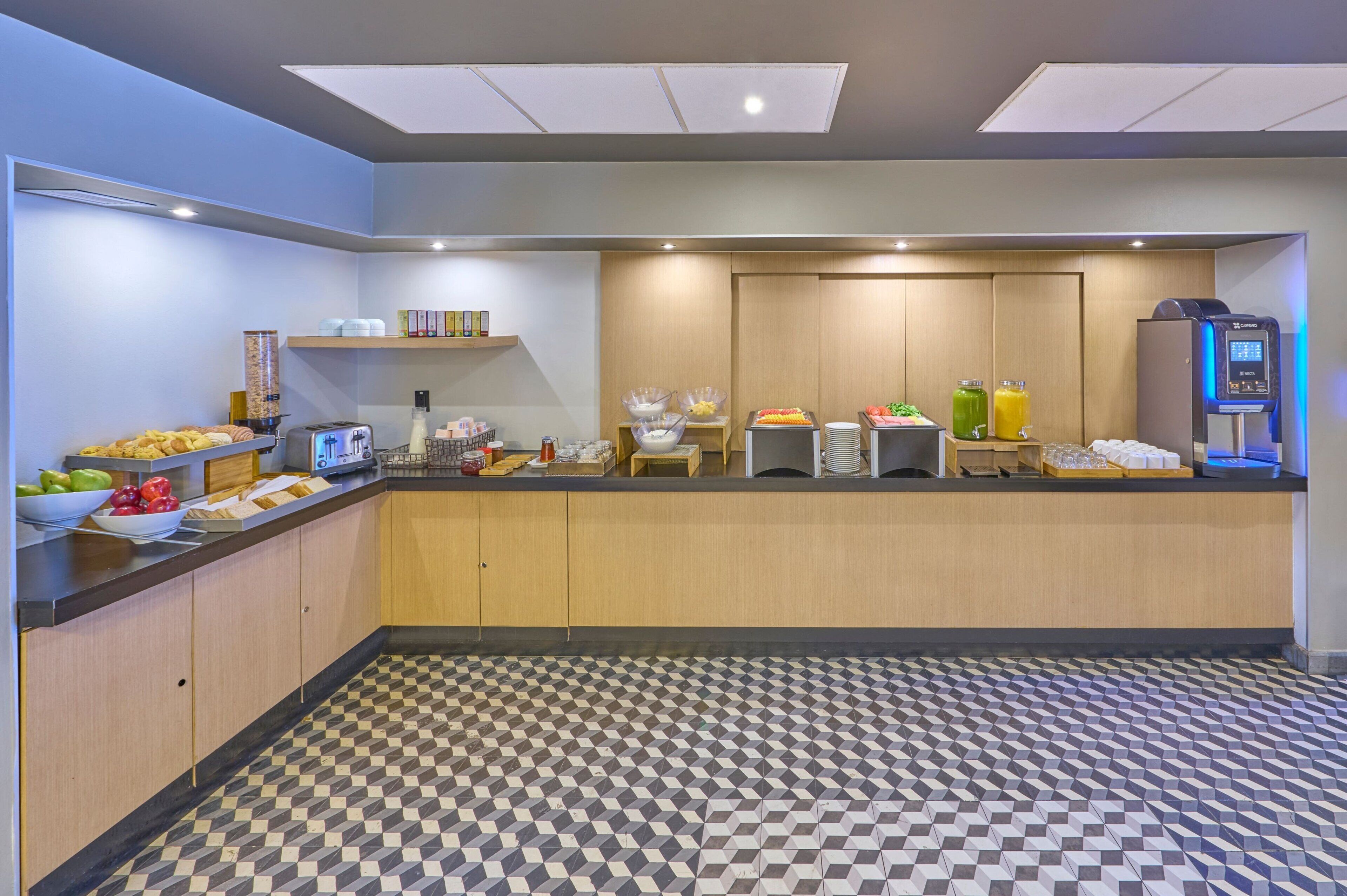 free daily continental breakfast