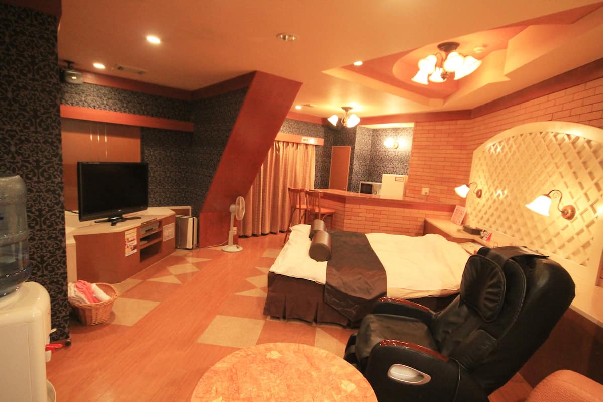 Double Room, Smoking | Blackout drapes, free rollaway beds, free WiFi