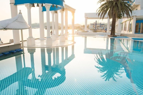 Outdoor pool, pool umbrellas