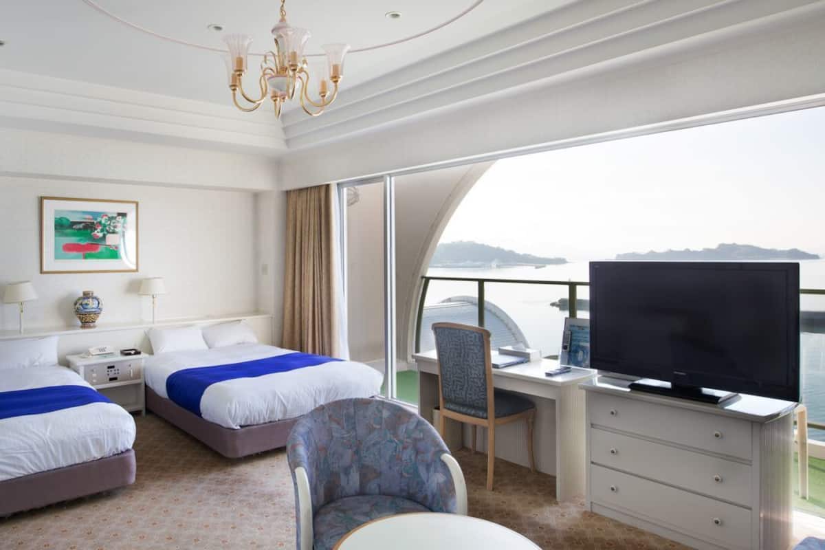 Deluxe Twin Room, 2 Double Beds, Non Smoking | Down duvets, cots/infant beds, free WiFi, bed sheets