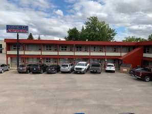 Exterior - Dauphin Inn Express (Dauphin)