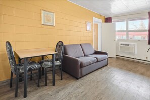 Extra beds - Dauphin Inn Express (Dauphin)